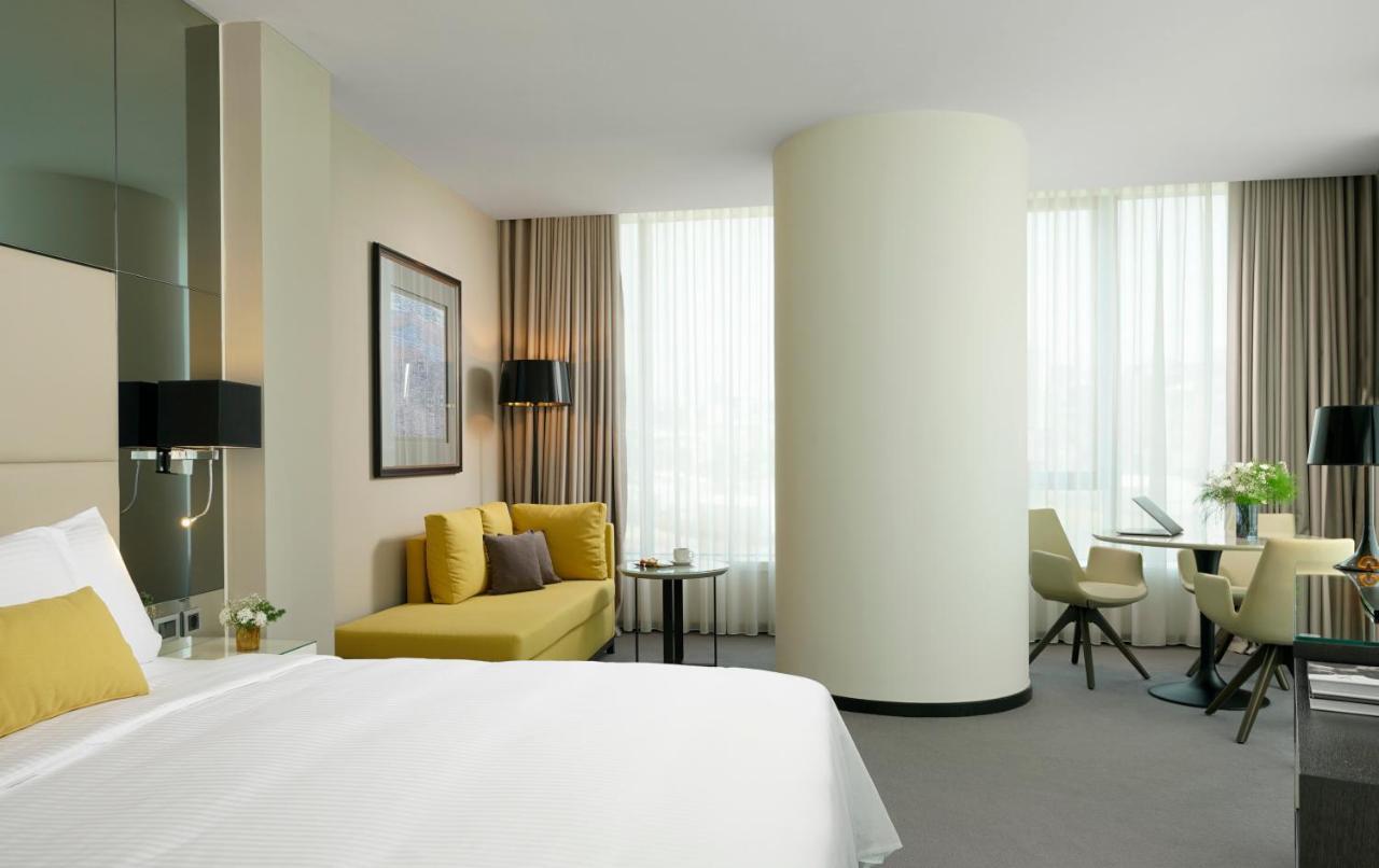 Готель Centro Westside By Rotana 4*
