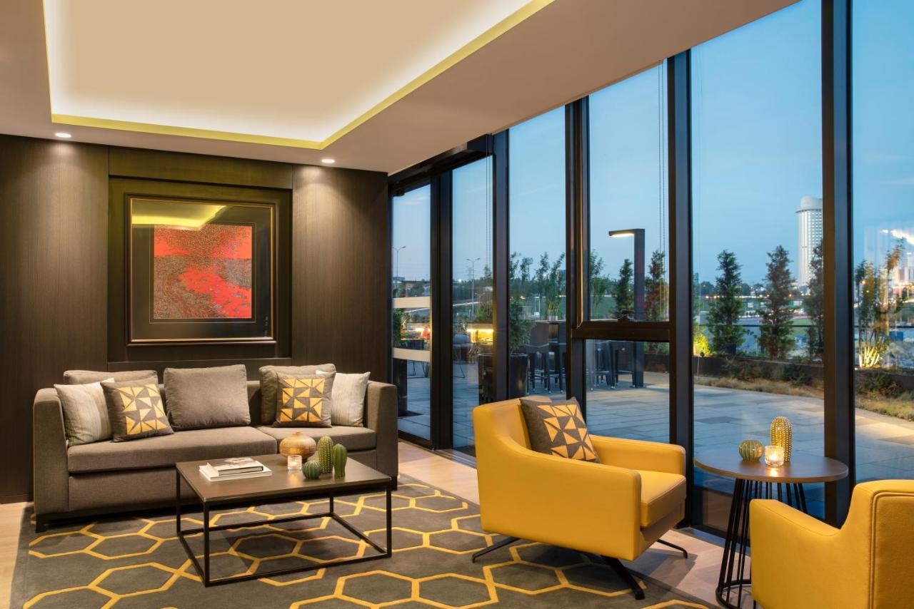Готель Centro Westside By Rotana 4*