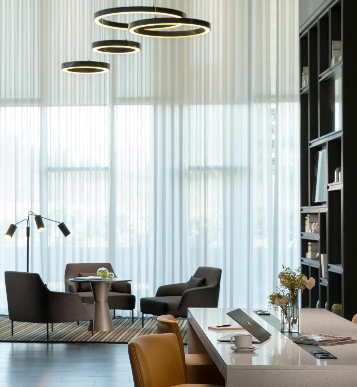 Готель Centro Westside By Rotana 4*